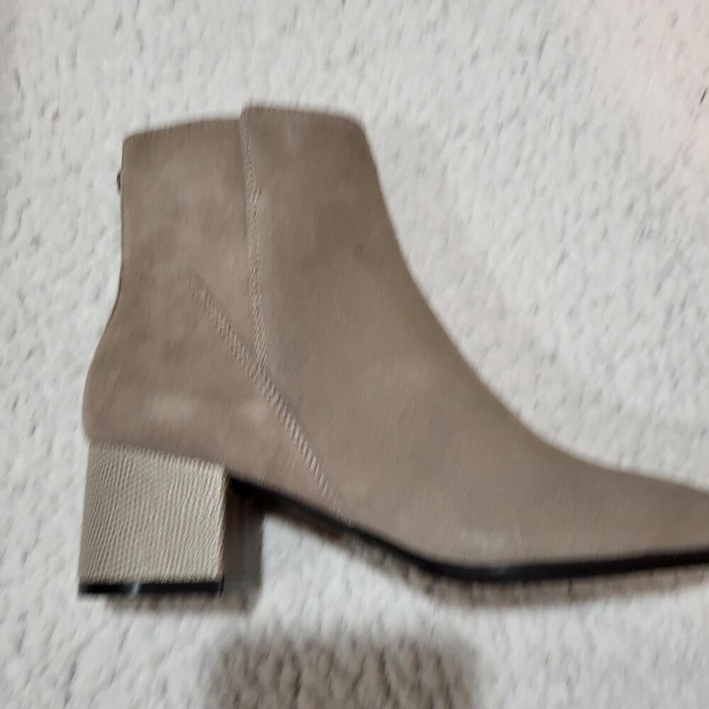 NEW Donald Pliner Women's Kelsee Suede Ankle Boot, Taupe size 5.5